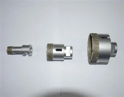 Didelė ir efektyvi metalo sriegimo mašina